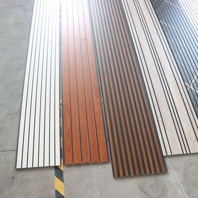 বাণিজ্যিক মানের পিভিসি সিলিং প্যানেল দেয়ালের জন্য জলরোধী আর্দ্রতা প্রতিরোধী পিভিসি ওয়াল বোর্ড দোকান হোটেল রেস্টুরেন্টের জন্য