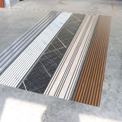 জলরোধী অগ্নিরোধী পিভিসি ওয়াল প্যানেল লাইটওয়েট সহজ ইনস্টলেশন বাথরুম রান্নাঘর লিভিং রুমের জন্য অভ্যন্তরীণ বাইরের ওয়াল বোর্ড