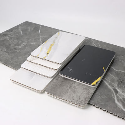 আধুনিক থ্রিডি প্যাটার্ন অগ্নিরোধী পিভিসি শাওয়ার ওয়াল প্যানেল বিলাসবহুল বাথরুম সংস্কার উপাদান