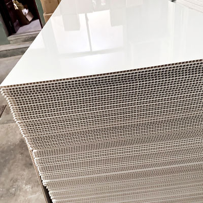 পারিবারিক বাথরুম ডিজাইনের জন্য অ্যান্টি-স্লিপ টেক্সচারড সেফটি পিভিসি শাওয়ার প্যানেল