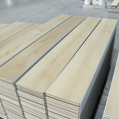 ফর্মালডিহাইড E0 এসপিসি ফ্লোরিং পিভিসি চুনাপাথর কাঁচামাল সহ বাণিজ্যিক এবং আবাসিক ব্যবহারের জন্য উন্নত স্থায়িত্বের ফ্লোরিং সমাধান