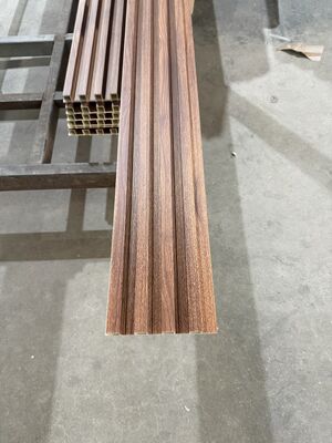 কাস্টমাইজড পরিবেশ-বান্ধব ইন্ডোর ইরেগুলার গ্রিল ডব্লিউপিসি ওয়াল প্যানেল ১৬০x২৪ ক্ল্যাডিং