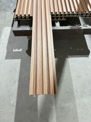 কাস্টমাইজড পরিবেশ-বান্ধব ইন্ডোর ইরেগুলার গ্রিল ডব্লিউপিসি ওয়াল প্যানেল ১৬০x২৪ ক্ল্যাডিং